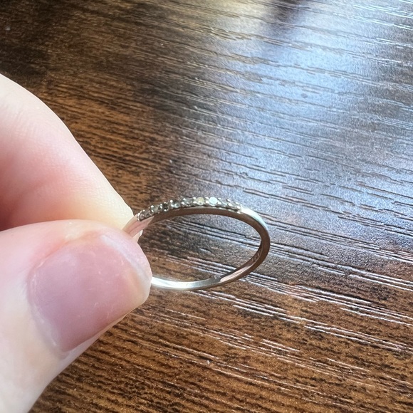 10k White Gold Diamond pave ring. - Picture 9 of 9